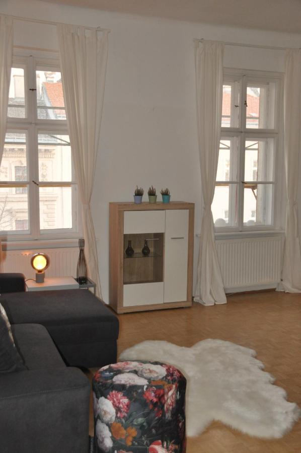 Wunderschone Altbauwohnung In Zentraler Lage Wien Kültér fotó